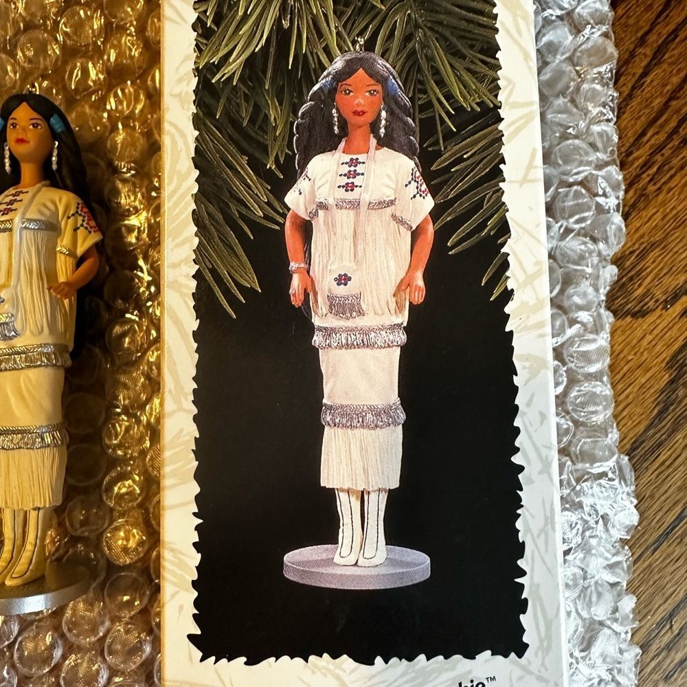 Vintage Hallmark Native American Barbie Dolks of the World Christmas ornament - Picture 3 of 5